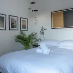 Bright Stockwell Apartment